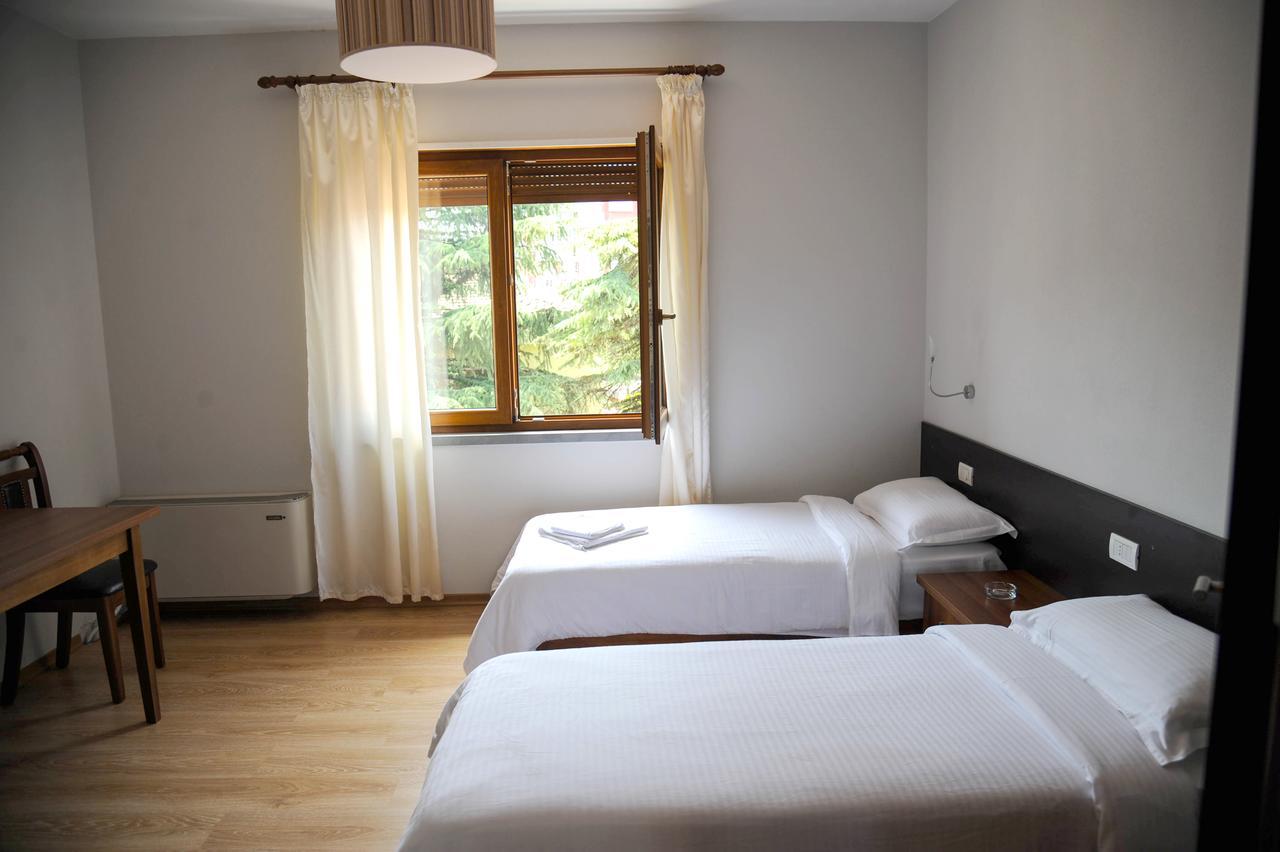 Hotel Eposi Шкодер Экстерьер фото