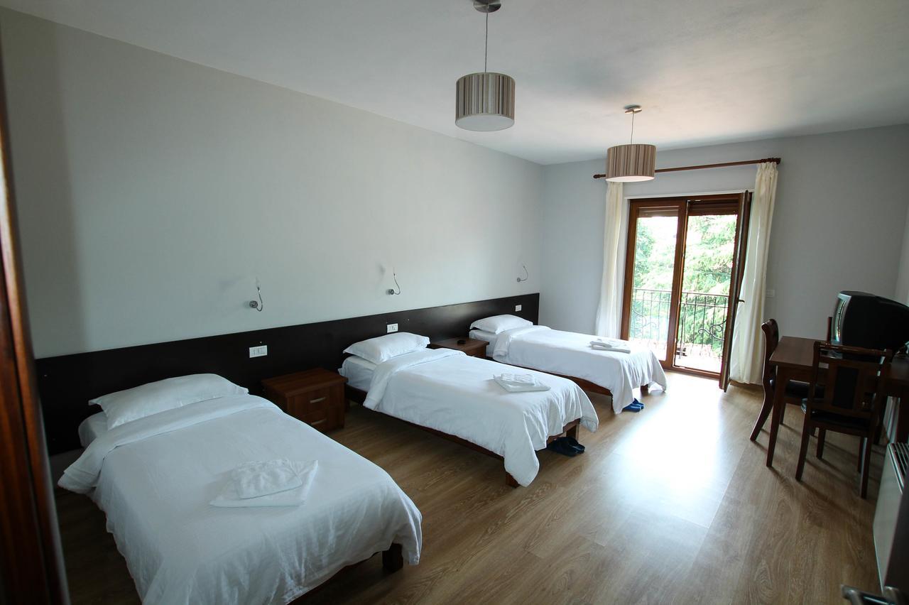 Hotel Eposi Шкодер Экстерьер фото