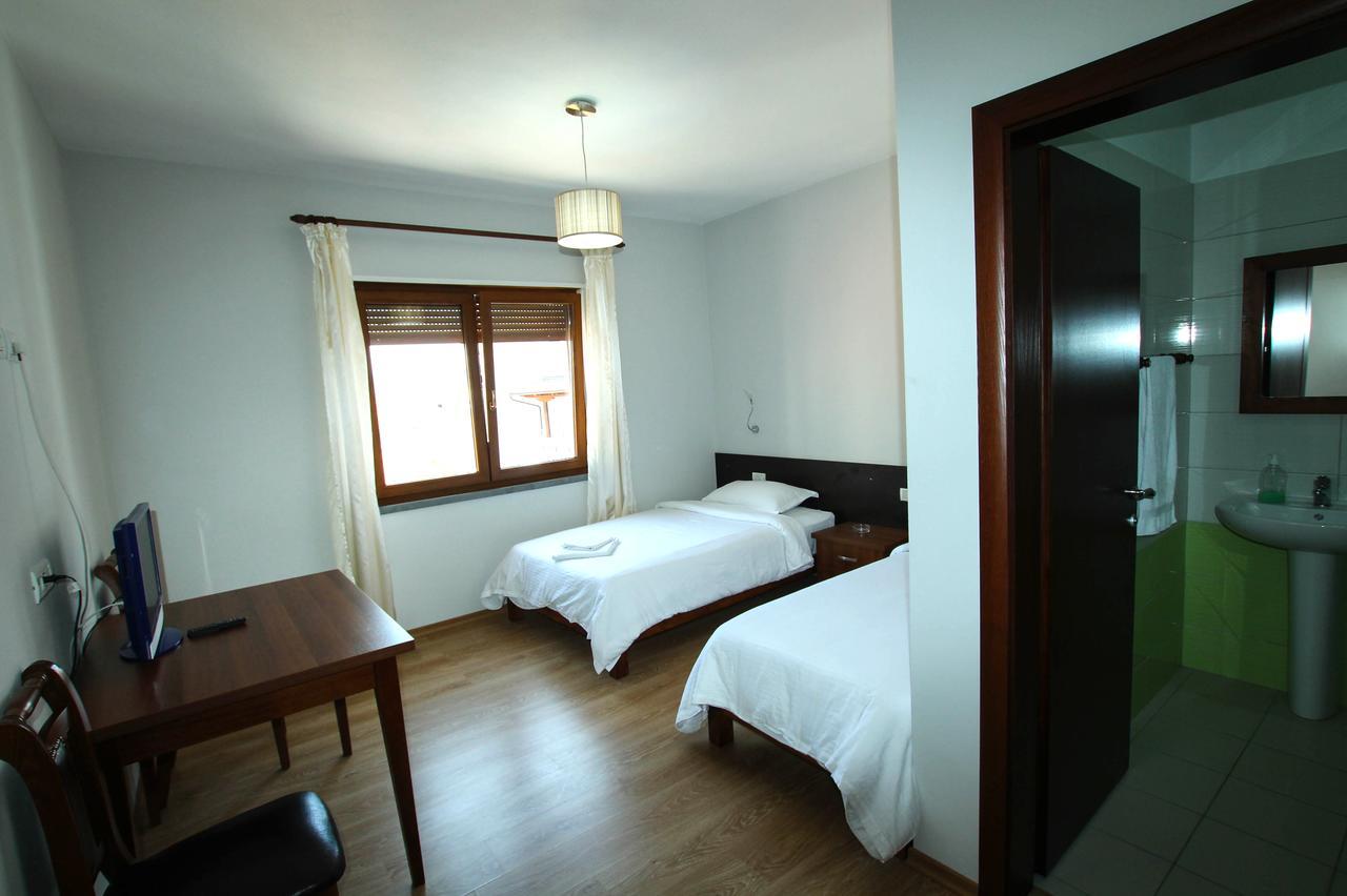 Hotel Eposi Шкодер Экстерьер фото