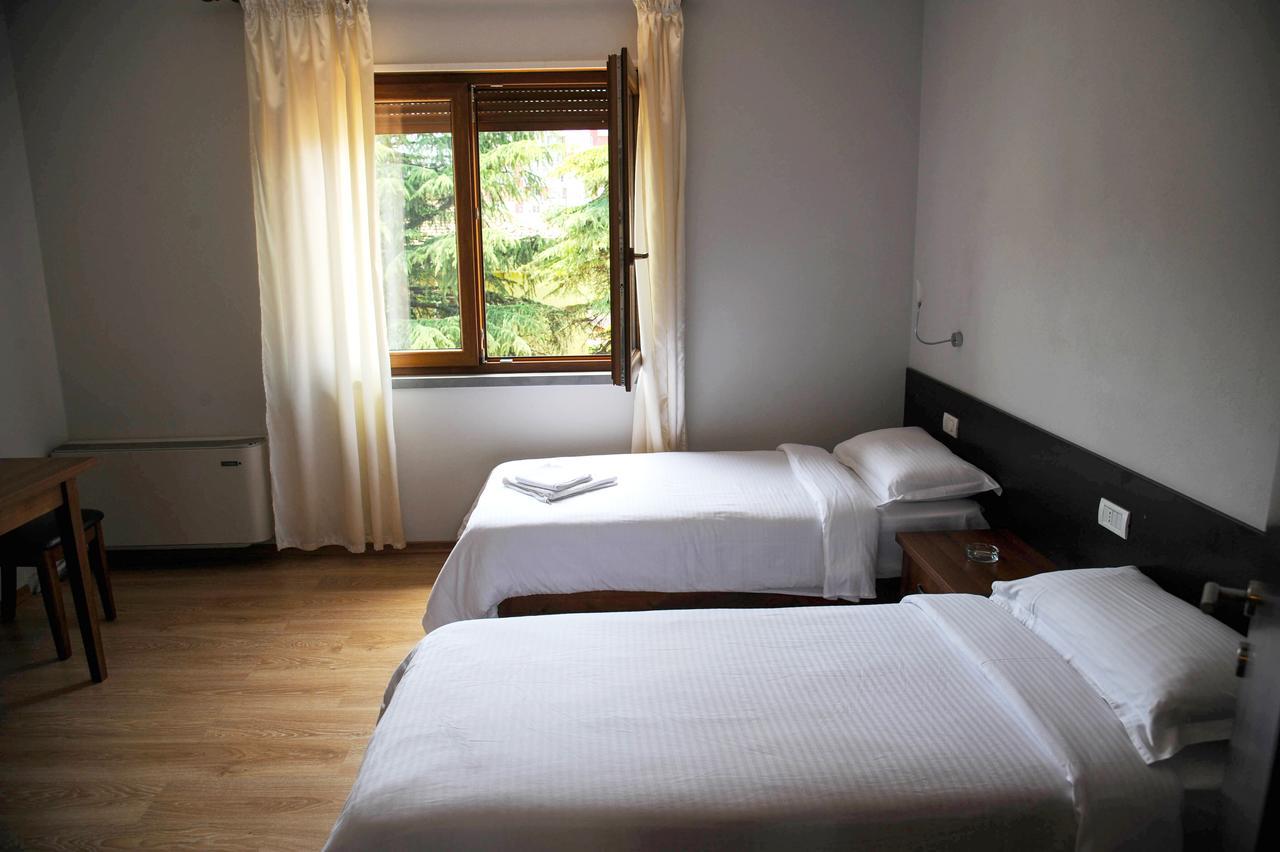 Hotel Eposi Шкодер Экстерьер фото