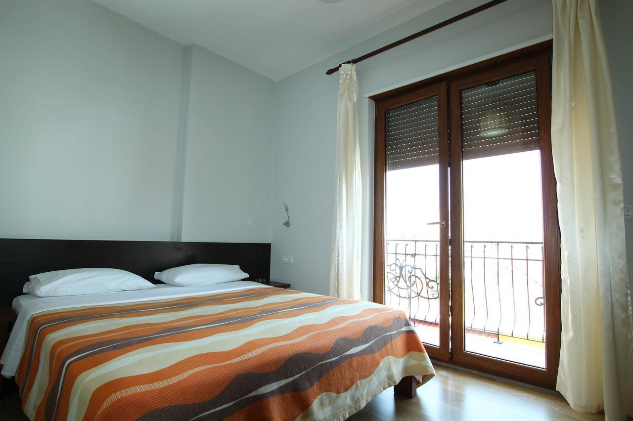 Hotel Eposi Шкодер Экстерьер фото