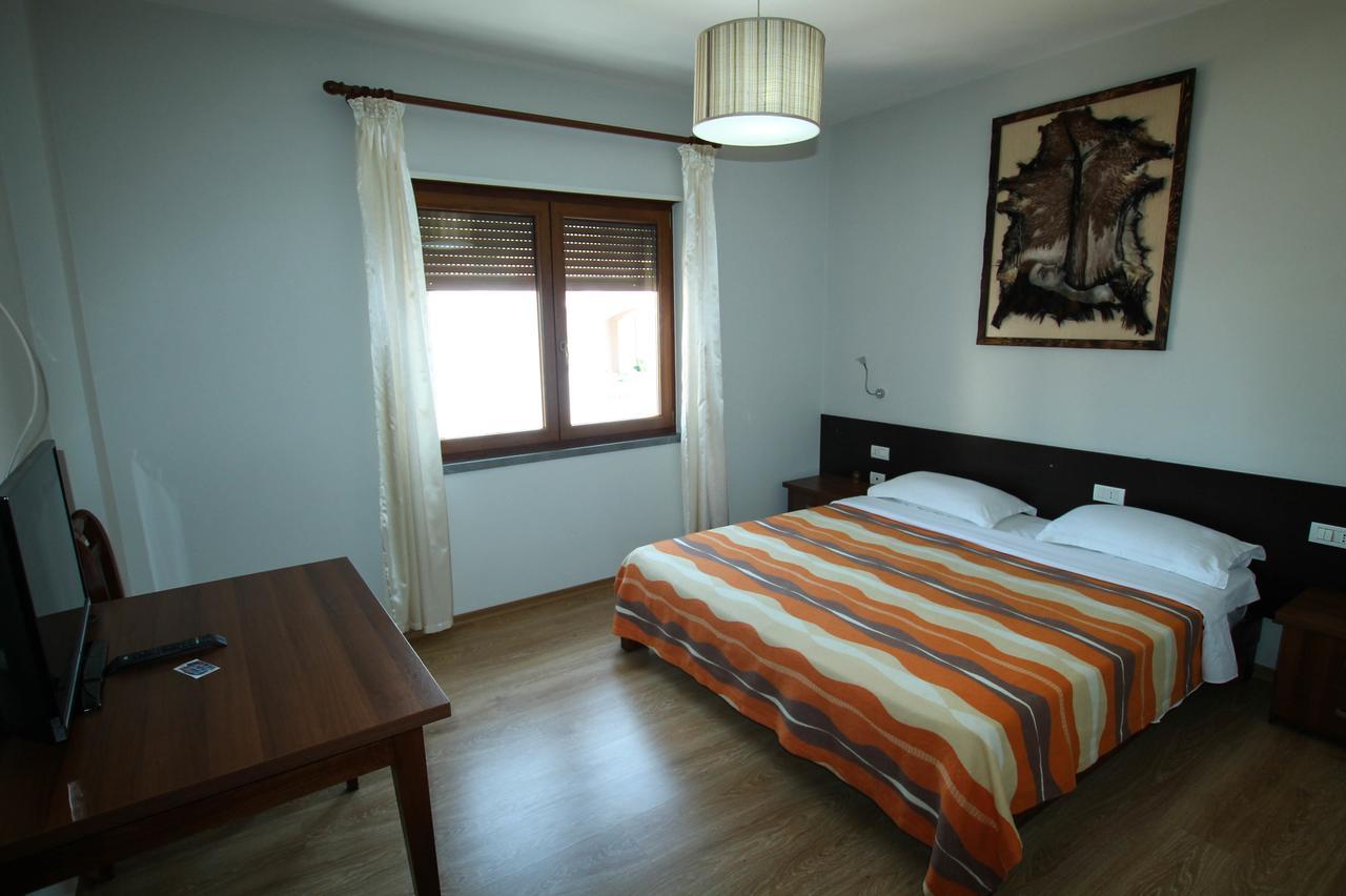 Hotel Eposi Шкодер Экстерьер фото