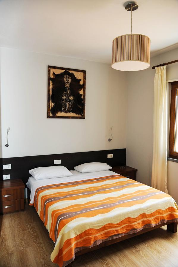 Hotel Eposi Шкодер Экстерьер фото