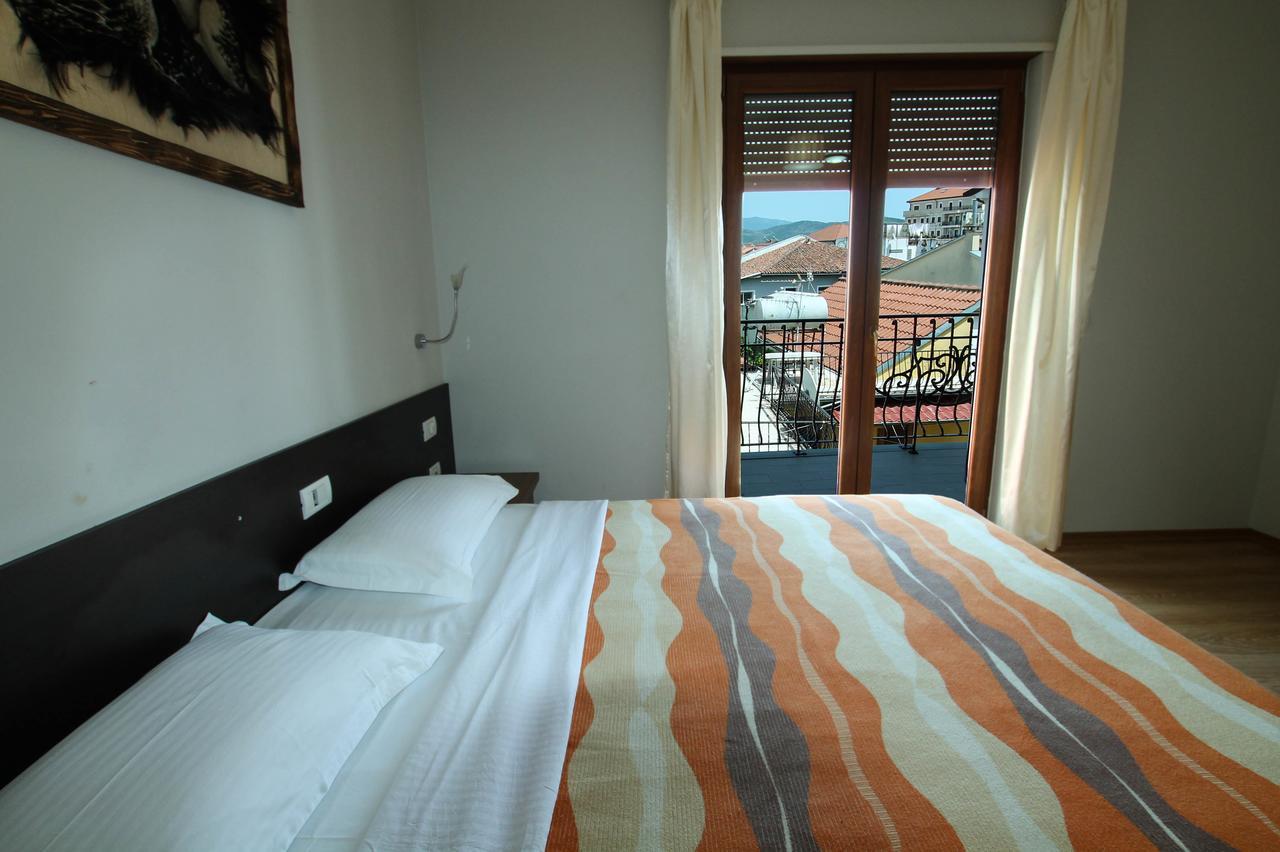 Hotel Eposi Шкодер Экстерьер фото