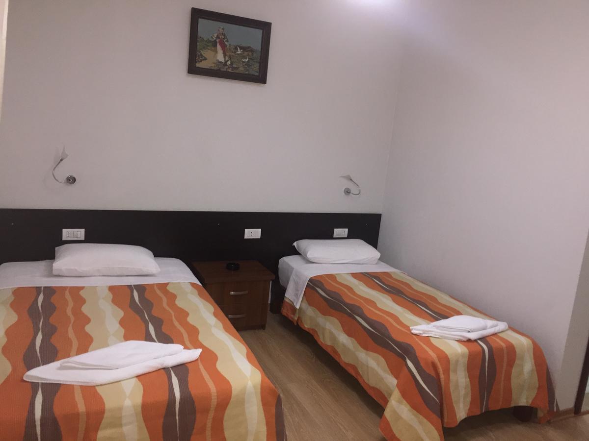 Hotel Eposi Шкодер Экстерьер фото