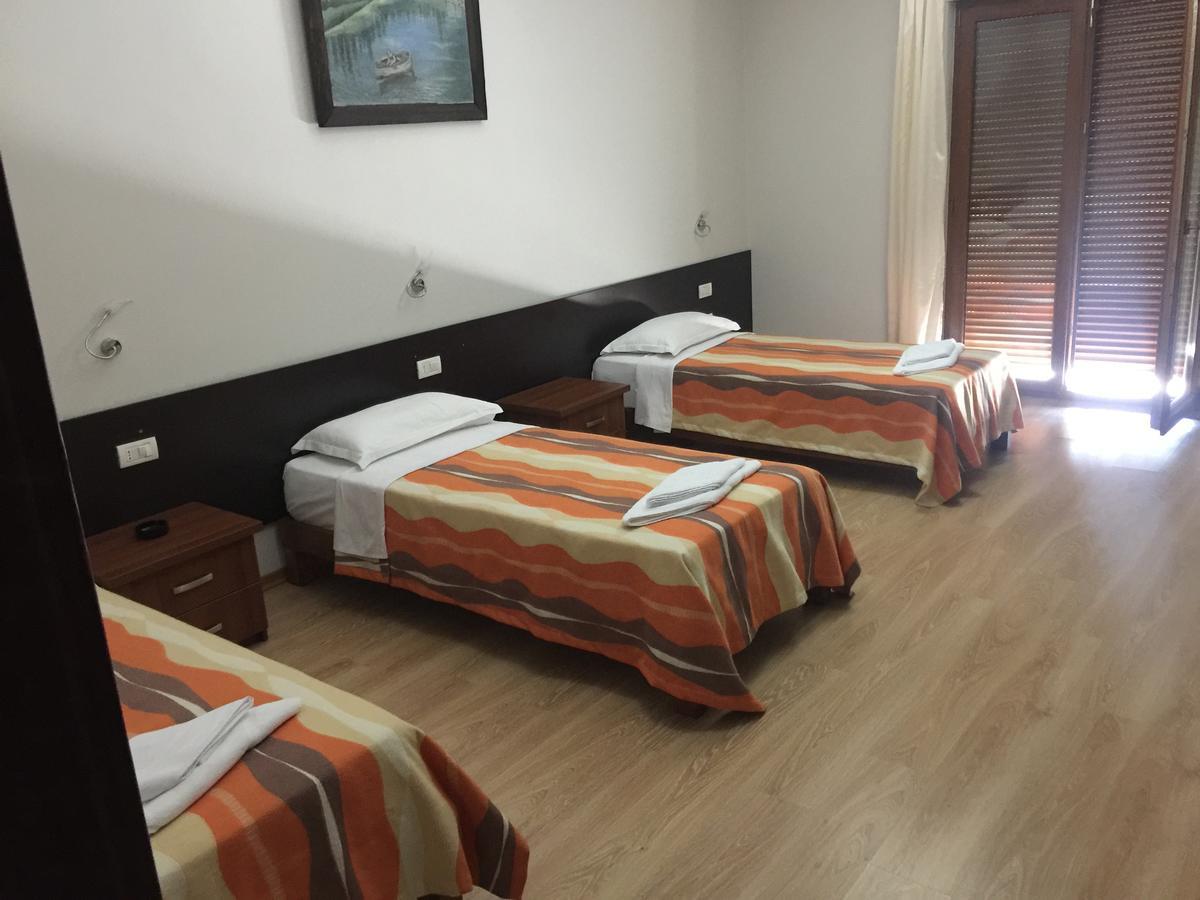 Hotel Eposi Шкодер Экстерьер фото