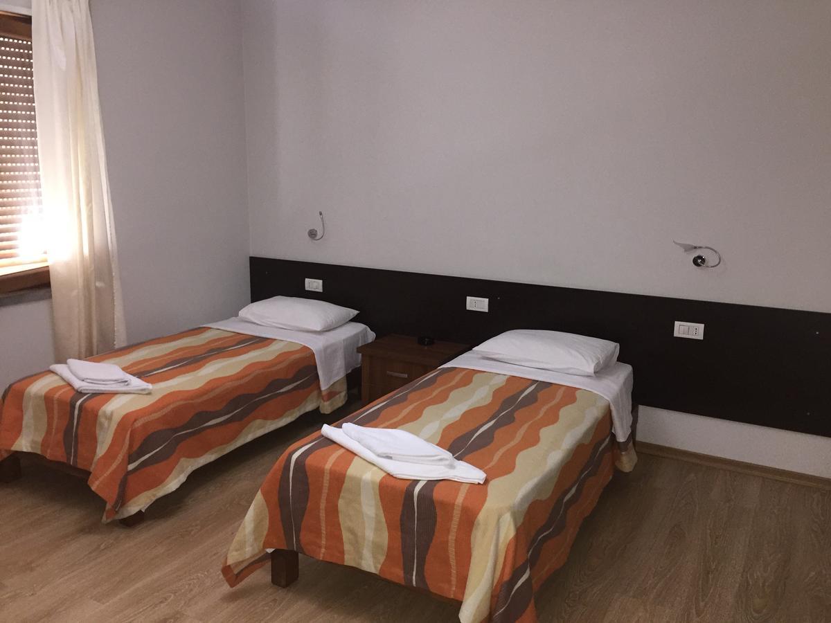 Hotel Eposi Шкодер Экстерьер фото